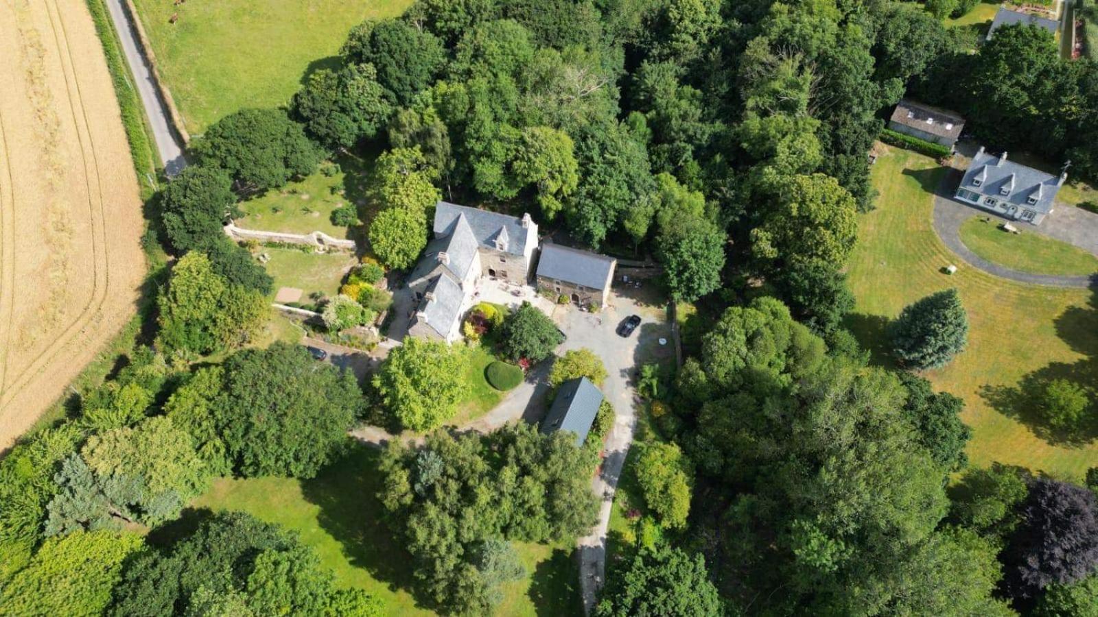 Manoir Medieval Du XV Ieme Siecle Minihy-Tréguier Zewnętrze zdjęcie
